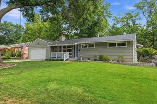 8025 Maple Street, Prairie Village, KS 66208