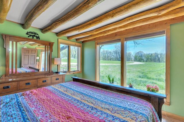 5664 N Dutch Hollow Road, Potosi, WI 53820