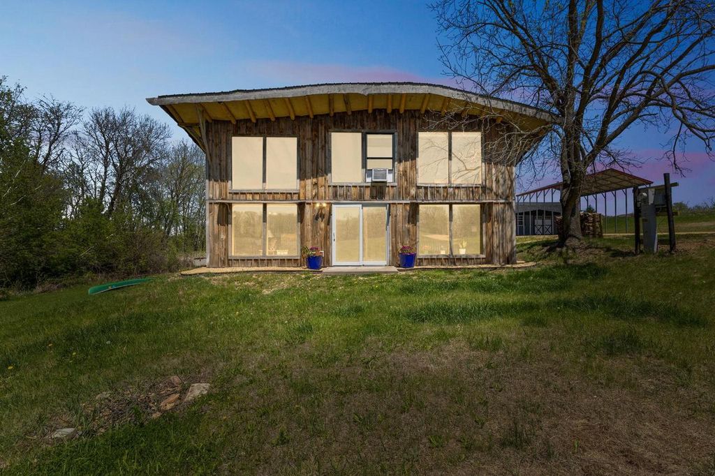 5664 N Dutch Hollow Road, Potosi, WI 53820