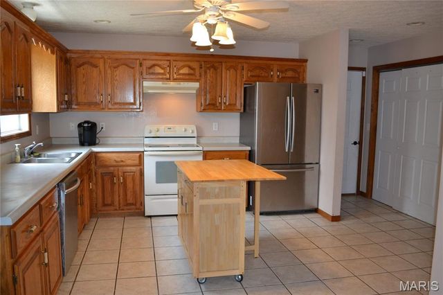 140 Sawmill Rd., St Robert, MO 65584