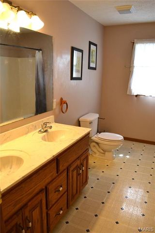 140 Sawmill Rd., St Robert, MO 65584