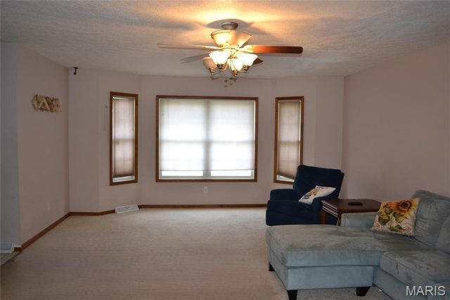 140 Sawmill Rd., St Robert, MO 65584