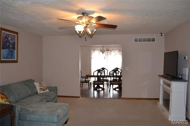 140 Sawmill Rd., St Robert, MO 65584