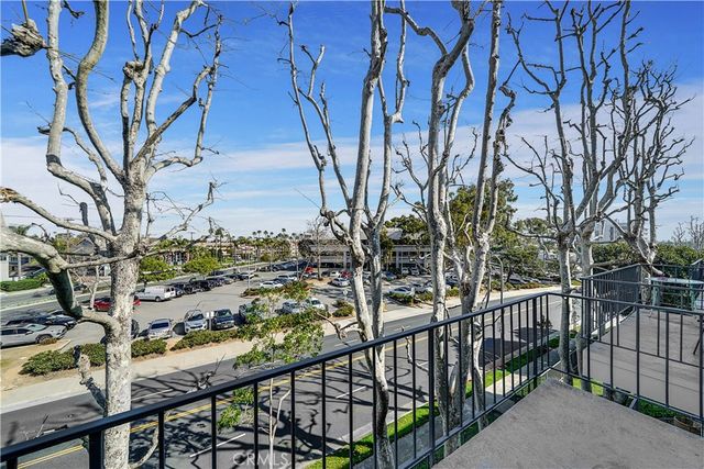 300 Cagney Lane PH9, Newport Beach, CA 92663