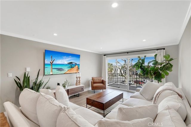 300 Cagney Lane PH9, Newport Beach, CA 92663