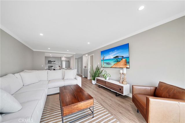 300 Cagney Lane PH9, Newport Beach, CA 92663