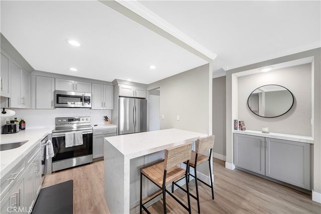300 Cagney Lane PH9, Newport Beach, CA 92663
