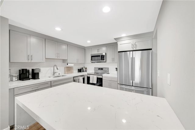 300 Cagney Lane PH9, Newport Beach, CA 92663