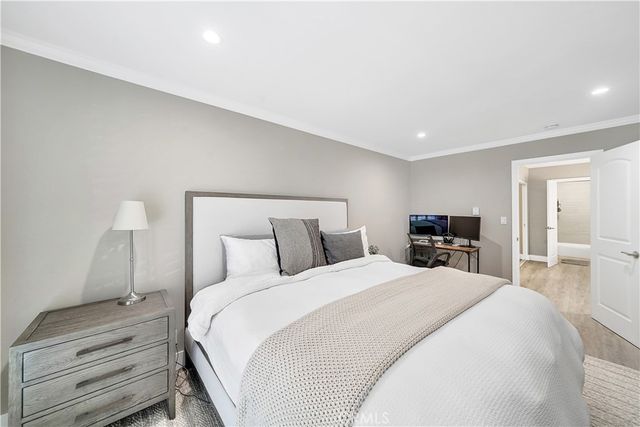 300 Cagney Lane PH9, Newport Beach, CA 92663