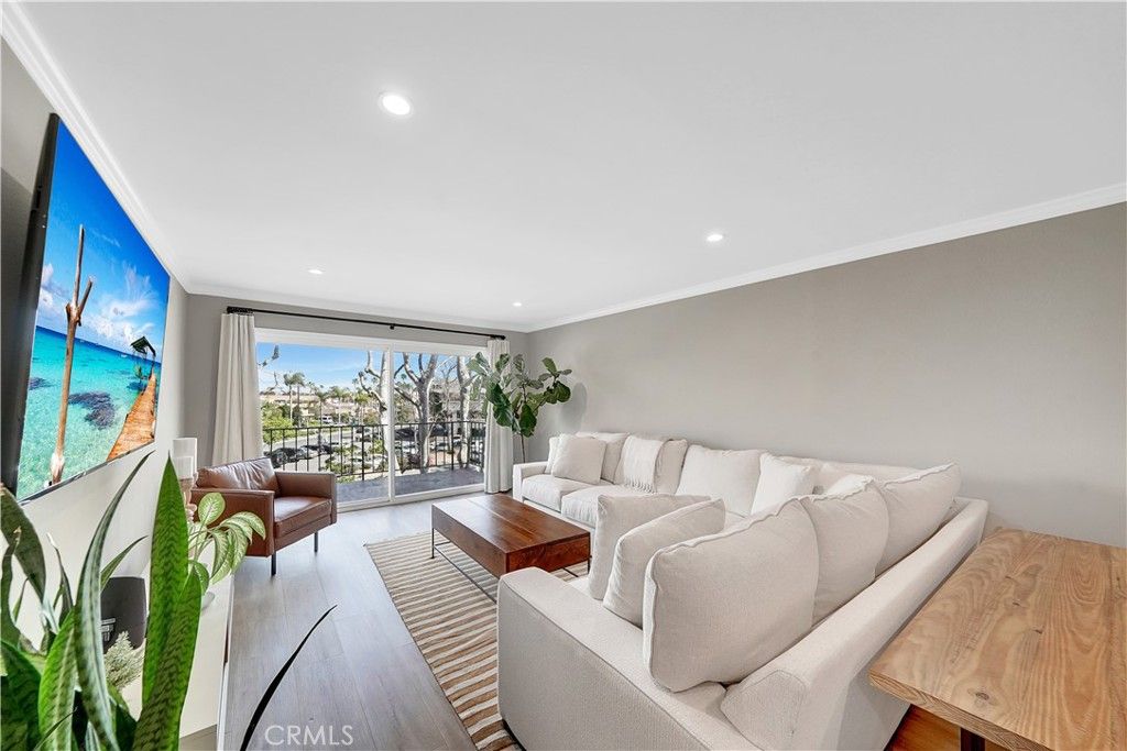300 Cagney Lane PH9, Newport Beach, CA 92663