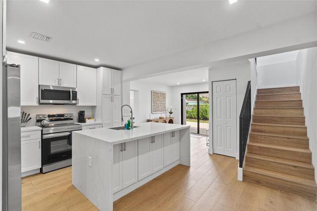 1561 SW 23rd Ave, Fort Lauderdale, FL 33312