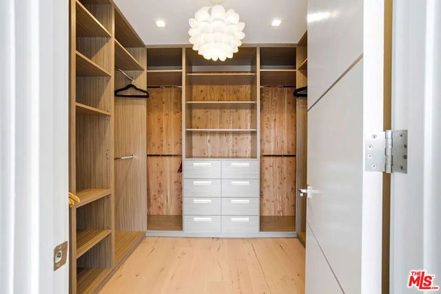 8401 WYNDHAM Road, Los Angeles, CA 90046