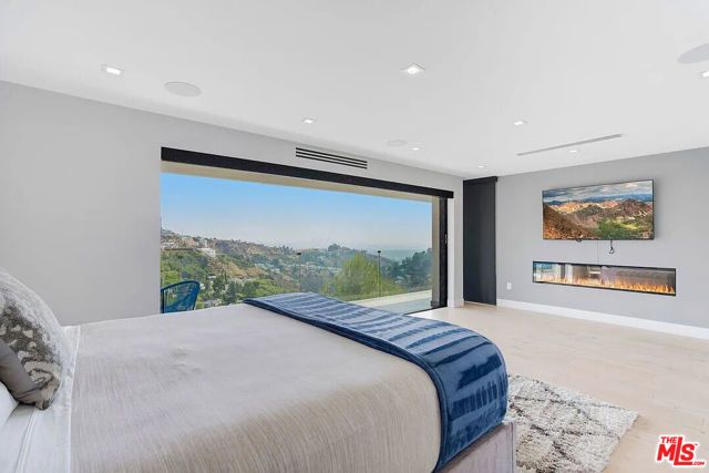 8401 WYNDHAM Road, Los Angeles, CA 90046