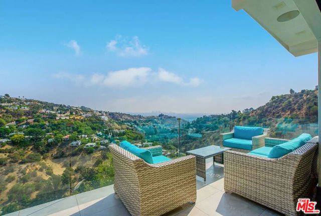 8401 WYNDHAM Road, Los Angeles, CA 90046