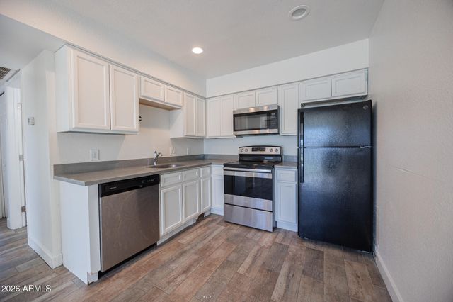 1229 W SOUTHERN Avenue B, Tempe, AZ 85282