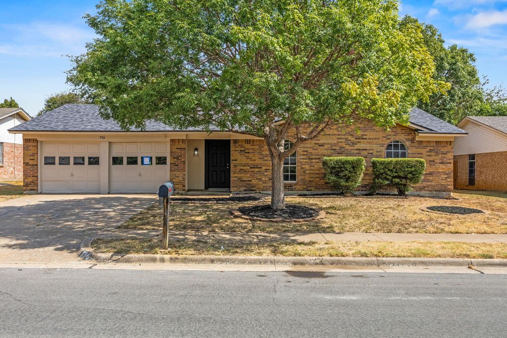 756 NW Charlyne Drive, Burleson, TX 76028 — exterior