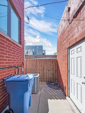 1732 N California Avenue 1, Chicago, IL 60647