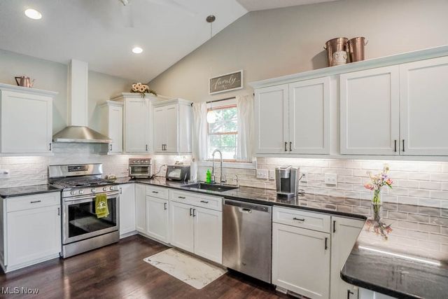 5700 Glena Street, Louisville, OH 44641