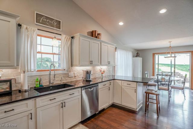 5700 Glena Street, Louisville, OH 44641