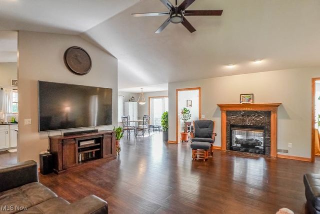 5700 Glena Street, Louisville, OH 44641