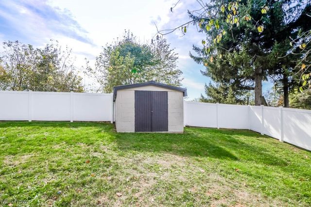 5700 Glena Street, Louisville, OH 44641