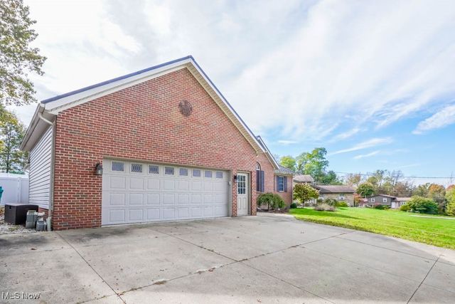 5700 Glena Street, Louisville, OH 44641