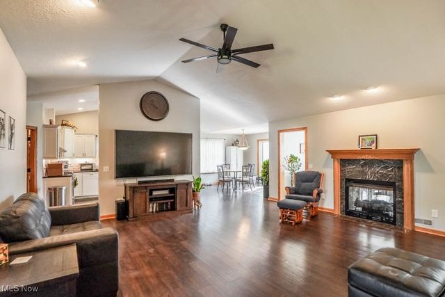 5700 Glena Street, Louisville, OH 44641