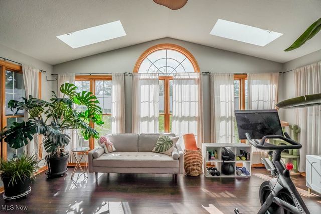 5700 Glena Street, Louisville, OH 44641