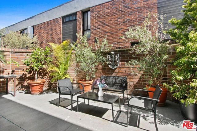 9303 Burton Way A, Beverly Hills, CA 90210