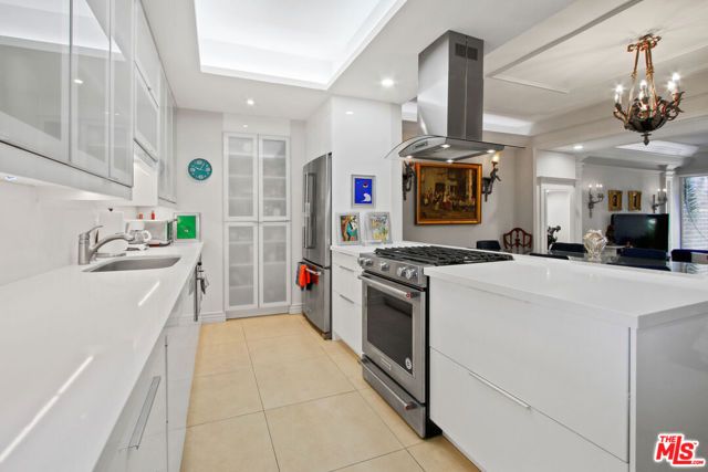 9303 Burton Way A, Beverly Hills, CA 90210