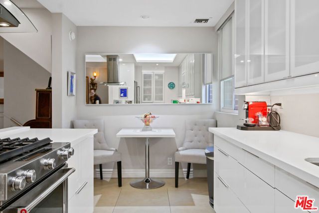 9303 Burton Way A, Beverly Hills, CA 90210