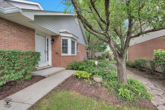 8641 Pearson Drive, Darien, IL 60561