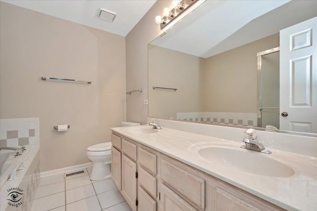 8641 Pearson Drive, Darien, IL 60561