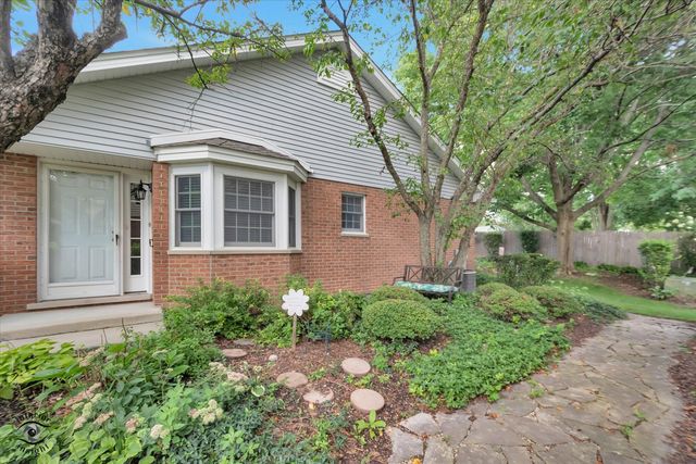 8641 Pearson Drive, Darien, IL 60561
