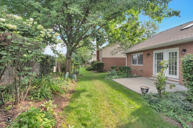 8641 Pearson Drive, Darien, IL 60561