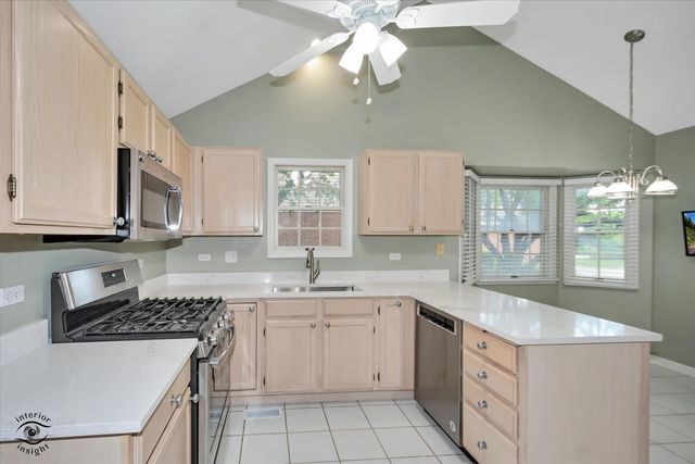 8641 Pearson Drive, Darien, IL 60561