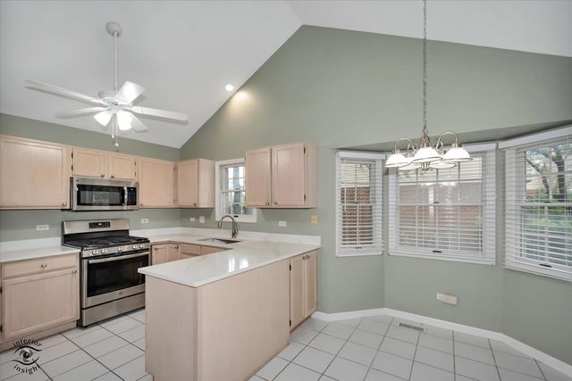 8641 Pearson Drive, Darien, IL 60561