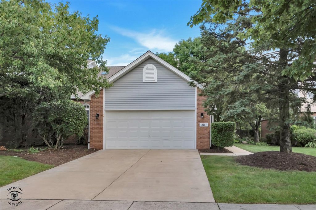 8641 Pearson Drive, Darien, IL 60561