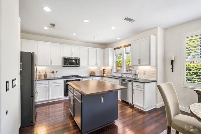 8424 Bennington Ct, Vallejo, CA 94591