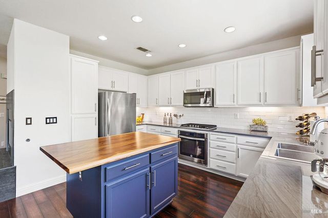 8424 Bennington Ct, Vallejo, CA 94591