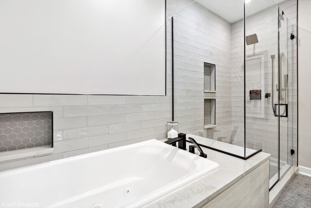 362 W Huron Street B, Chicago, IL 60654