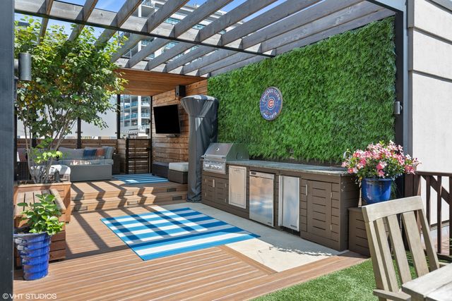 362 W Huron Street B, Chicago, IL 60654