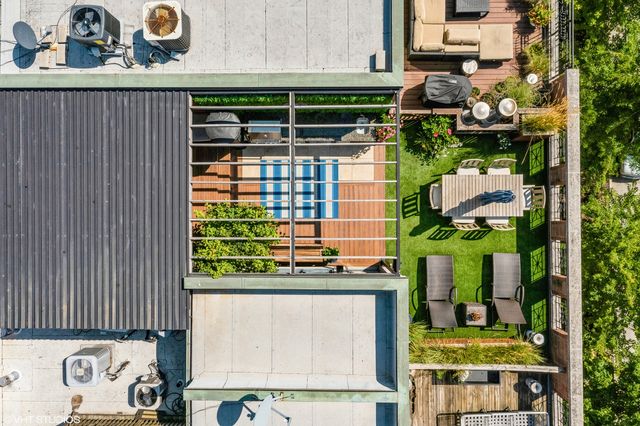 362 W Huron Street B, Chicago, IL 60654