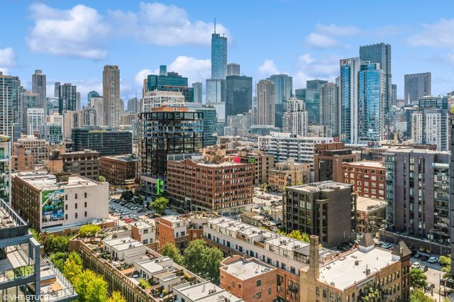 362 W Huron Street B, Chicago, IL 60654