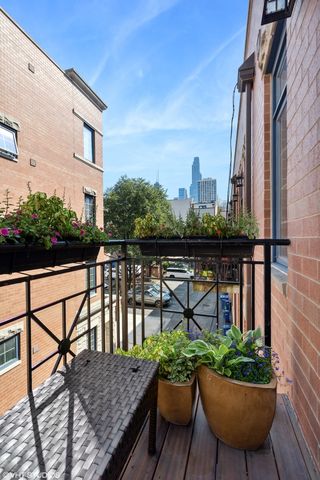 362 W Huron Street B, Chicago, IL 60654