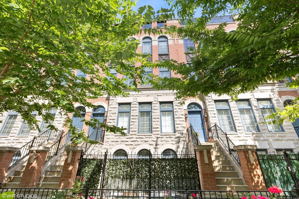 362 W Huron Street B, Chicago, IL 60654