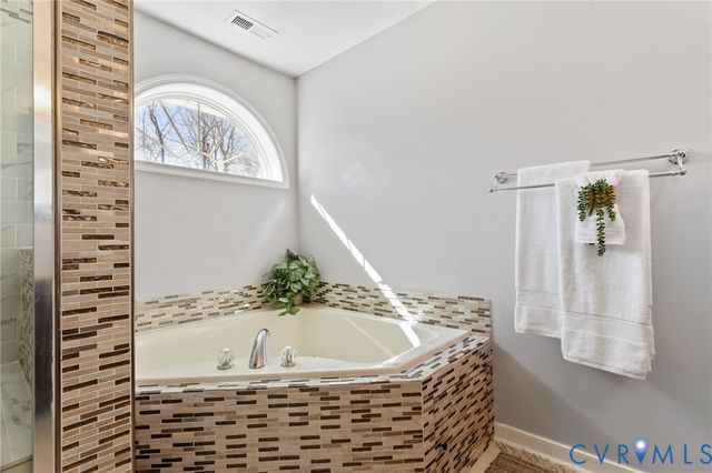 12409 Avon Lake Cir, Midlothian, VA 23114