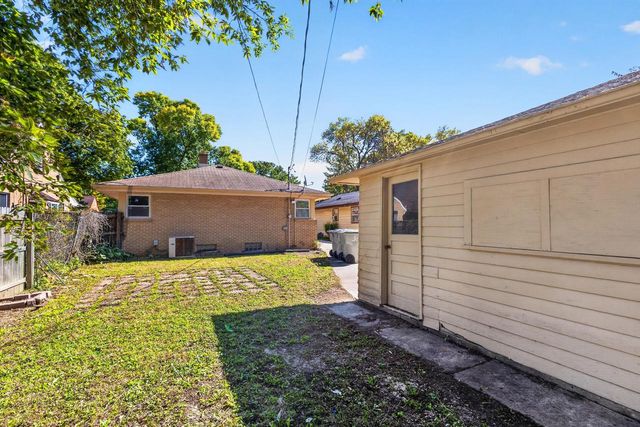 4945 N 57th STREET, Milwaukee, WI 53218