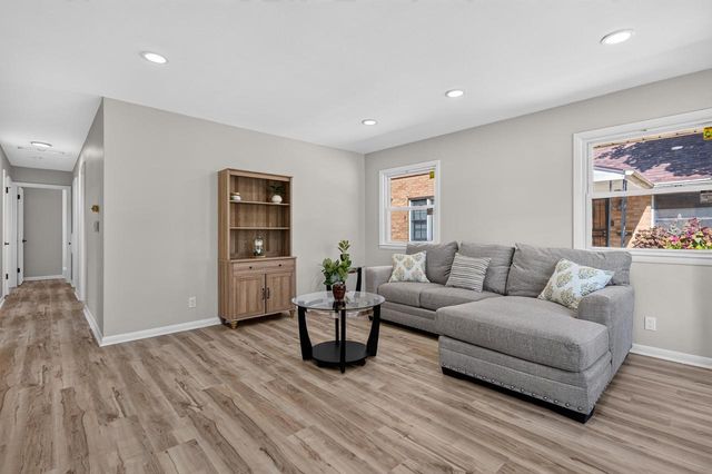 4945 N 57th STREET, Milwaukee, WI 53218