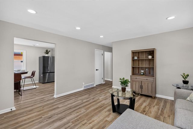 4945 N 57th STREET, Milwaukee, WI 53218